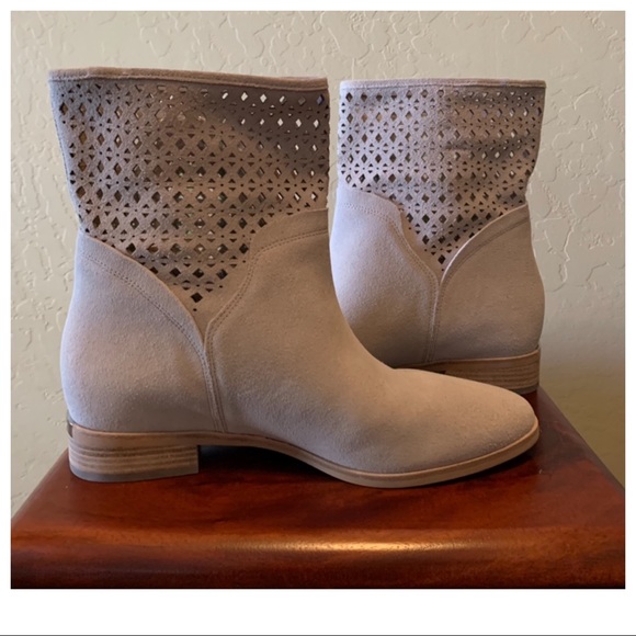 NWOT MICHAEL Michael Kors Sunny Booties - Picture 3 of 8